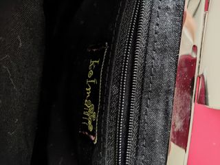 Cartera de fiesta con rayas doradas y negras