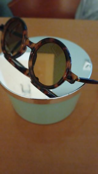 Gafas de sol redondas y de pasta