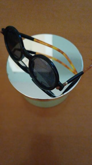 Gafas de sol redondas y de pasta