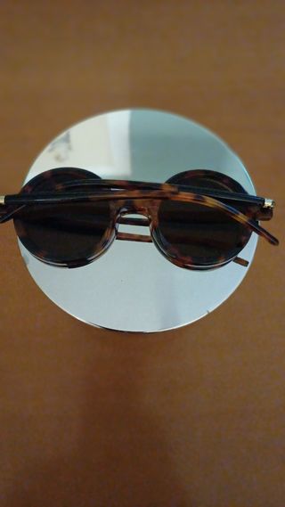 Gafas de sol redondas y de pasta