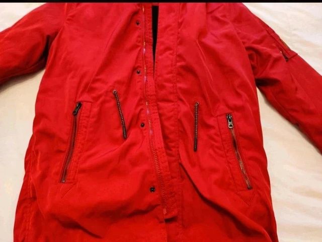 Parka Zara roja con borreguito Talla 11-12 años