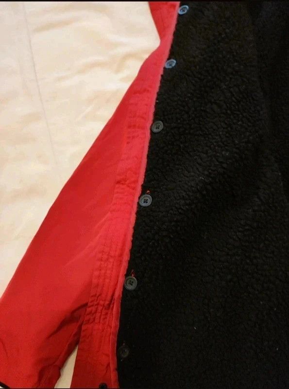 Parka Zara roja con borreguito Talla 11-12 años