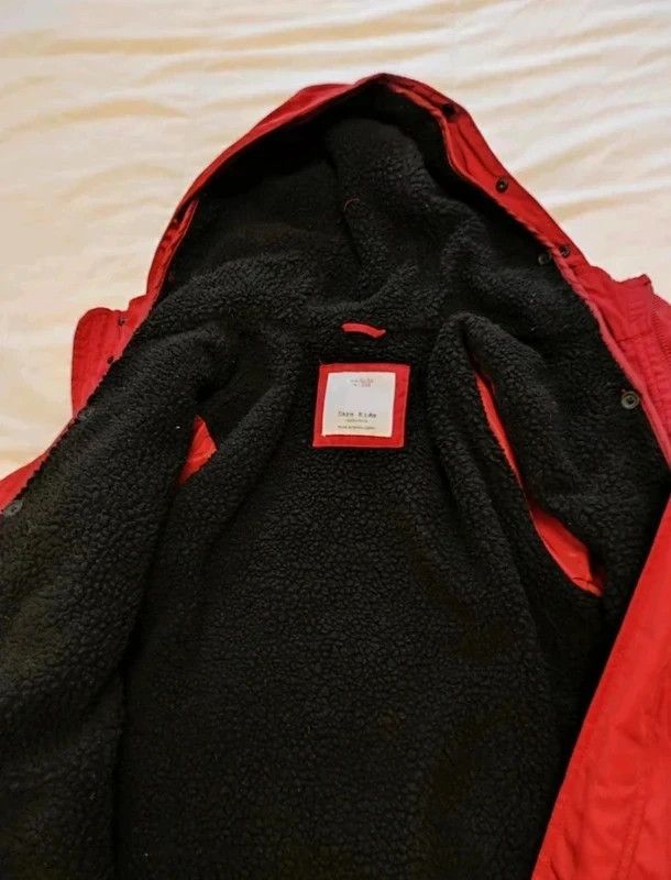 Parka Zara roja con borreguito Talla 11-12 años