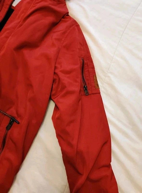 Parka Zara roja con borreguito Talla 11-12 años