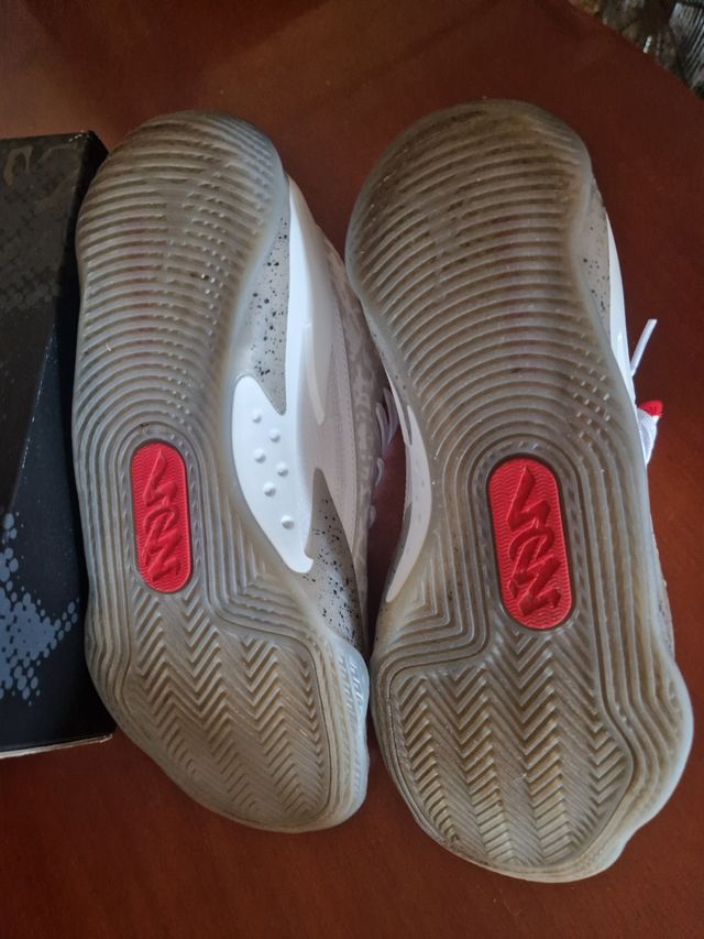 Zapatillas Jordan Zion 3 Talla 40 Blancas