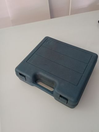 Taladro percutor pequeño con maletín
