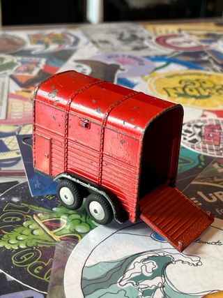 Corgi 102 Pony Trailer Rosso