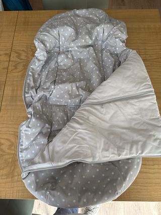 Saco silla bebé gris lunares