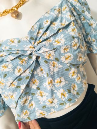 Blusa Crop Top Floreada Azul