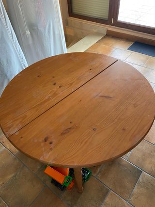 Mesa redonda de madera