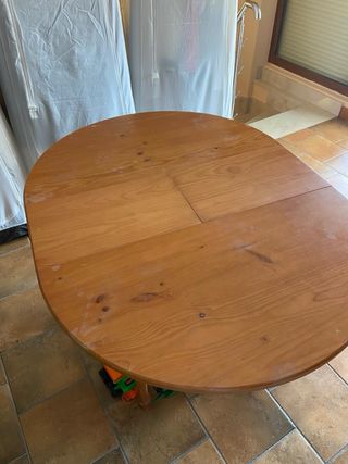 Mesa redonda de madera