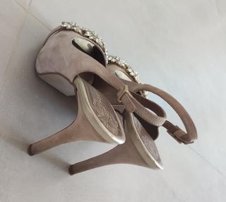 Sandalias Pedro Miralles Beige Adornadas