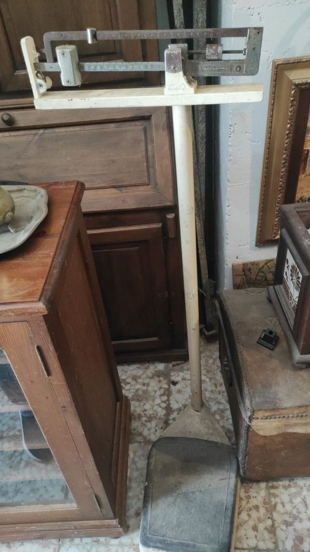 Báscula antigua decorativa farmacia