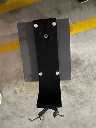 Jamonero de metal negro