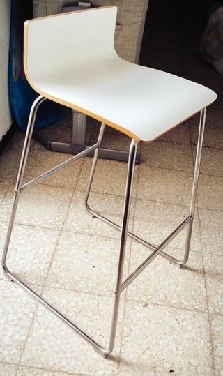 Dos Taburetes Ikea Madera y Metal