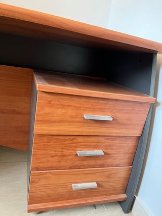 Mesa de escritorio moderna
