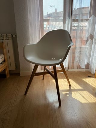 Silla GRÖNSTA blanca con reposabrazos