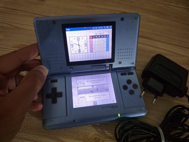 Nintendo DS + Cargador