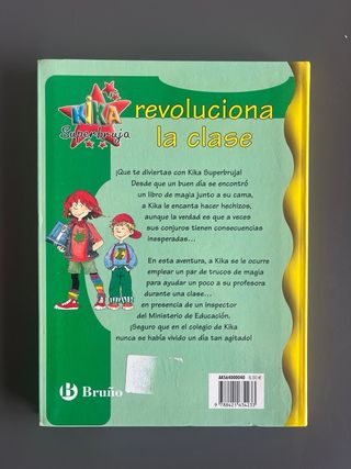 Kika Superbruja revoluciona la clase (Kika Superbruja / Kika Superwitch) (Spanish Edition)