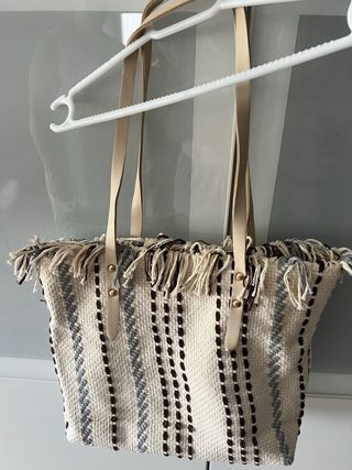 Bolso de playa tejido con flecos