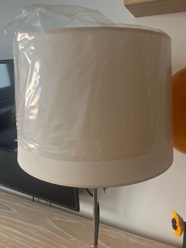 Lámpara de mesa con base de flamenco