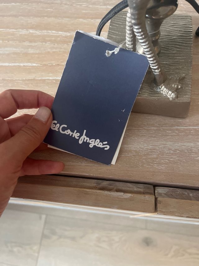 Lámpara de mesa con base de flamenco