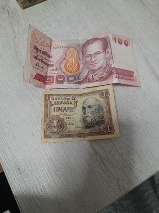 Billetes antiguos: 100 THB y 1 ESP