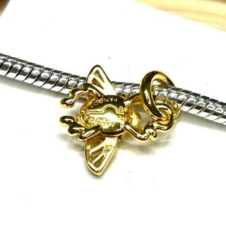 Charm Escarabajo Aladdin Dorado