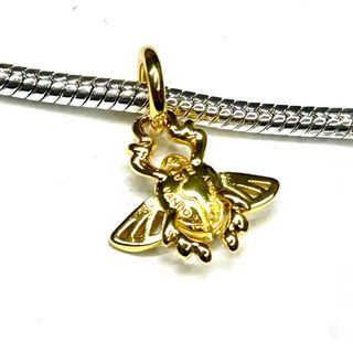 Charm Escarabajo Aladdin Dorado