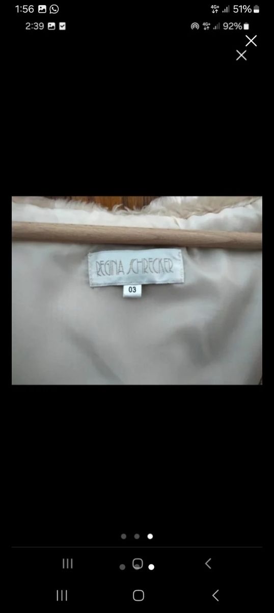 Abrigo beige con capucha