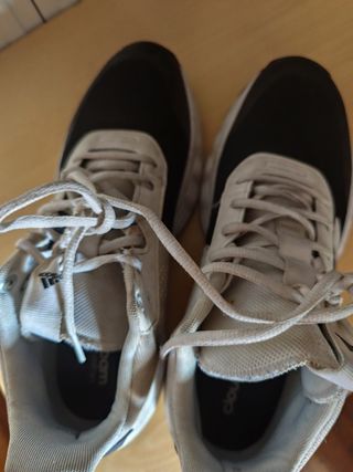 Scarpe da corsa bianche e nere