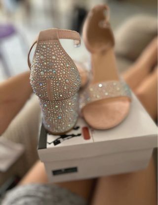Sandali eleganti con tacco e strass