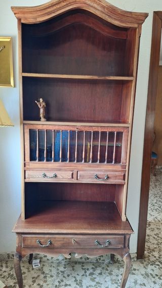Mueble bar de madera y cristal