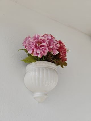 Maceta colgante flores rosas vintage