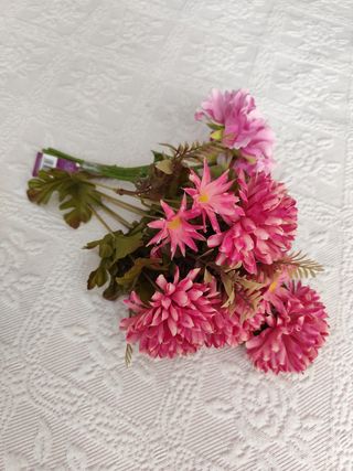 Maceta colgante flores rosas vintage