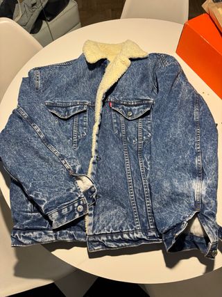 Cazadora Levi's borrego azul