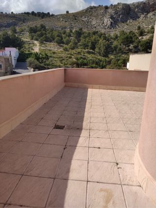 ÁTICO EN ONIL CON GRAN TERRAZA 