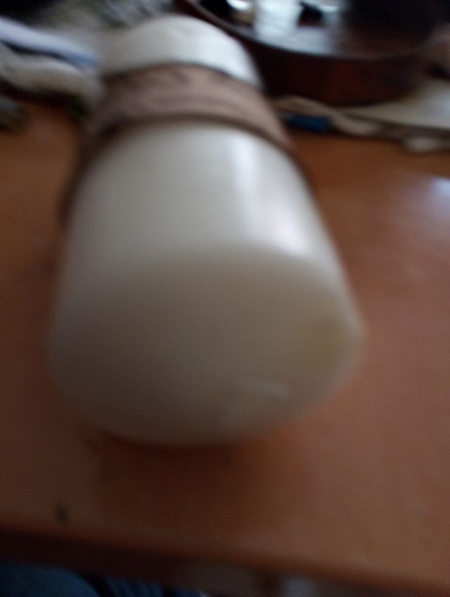 Vela decorativa con cinta Merry Christmasde tela .