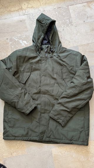 Giubbino verde oliva con cappuccio