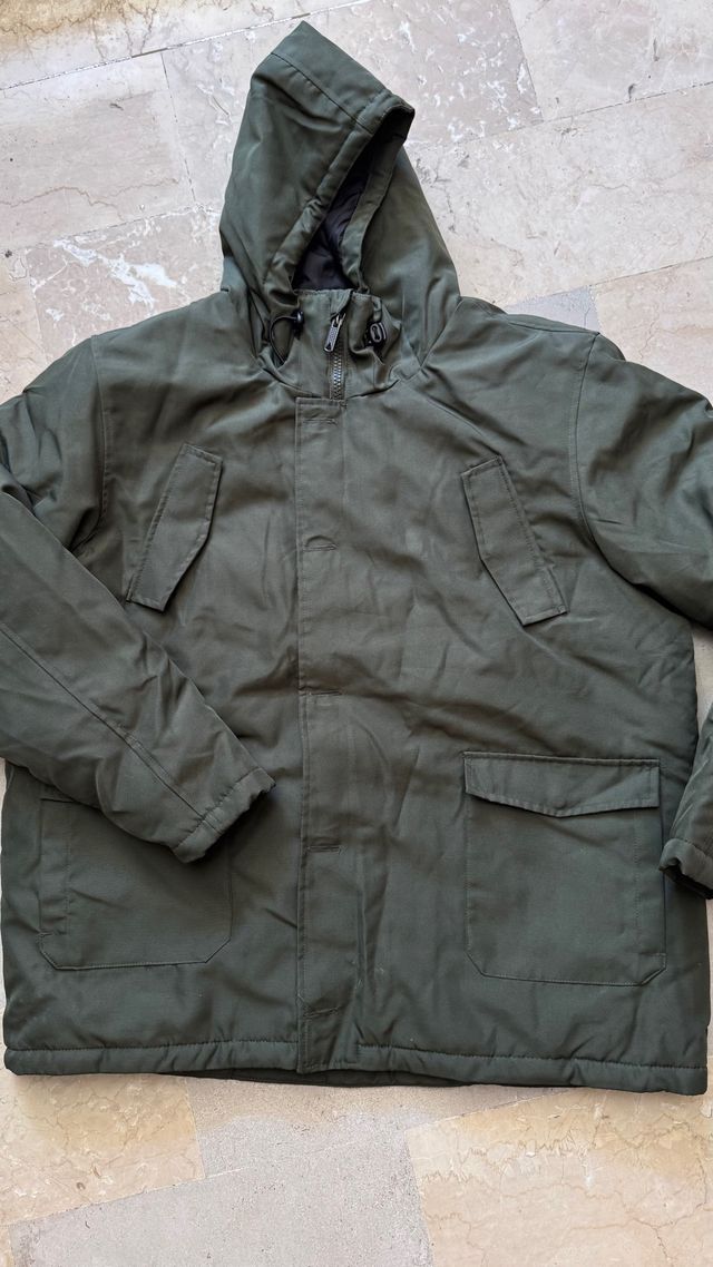 Giubbino verde oliva con cappuccio