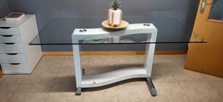 Mesa de comedor de cristal y metal