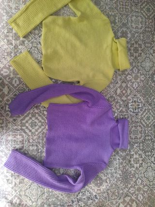 Suéteres cuello alto morado y amarillo