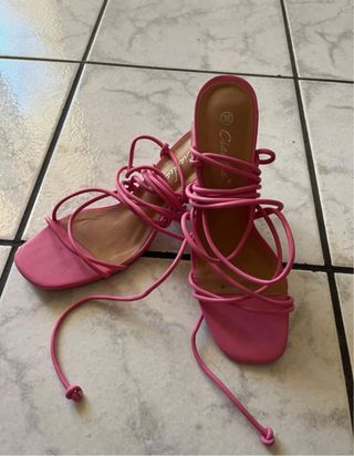 Sandali rosa con tacco e lacci