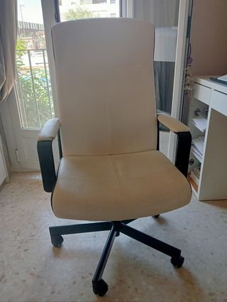 Sillón de escritorio con ruedas