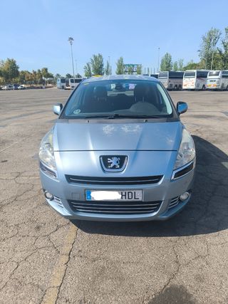 Peugeot 5008 2011
