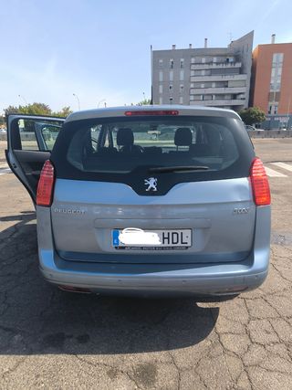 Peugeot 5008 2011
