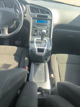 Peugeot 5008 2011