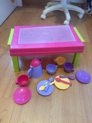 Juego de té infantil con mesa