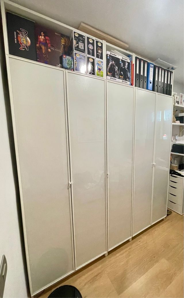 3 Librerías BILLY/ HöGBO con LED y altillo