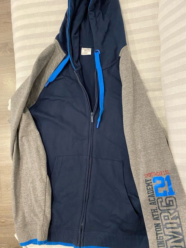 chaqueta chándal azul y gris de caballero 